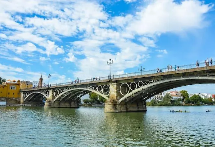 Triana Riverside & Cinema Apartament