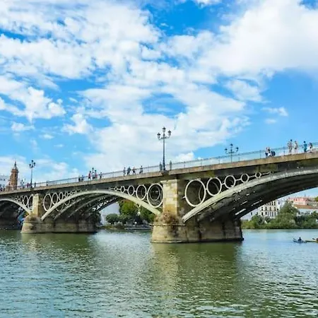 Riverside In Triana Apartment